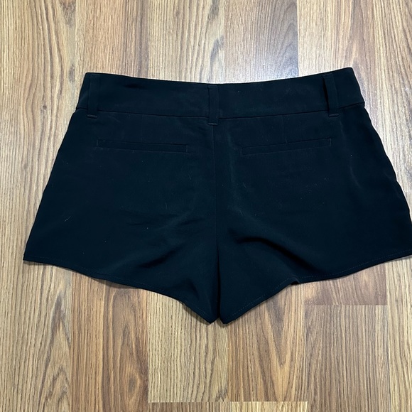 LORIMER NYC SHORTS - Picture 2 of 3